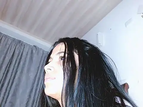 חדר צ'אט בשידור חי של brihanna_lena