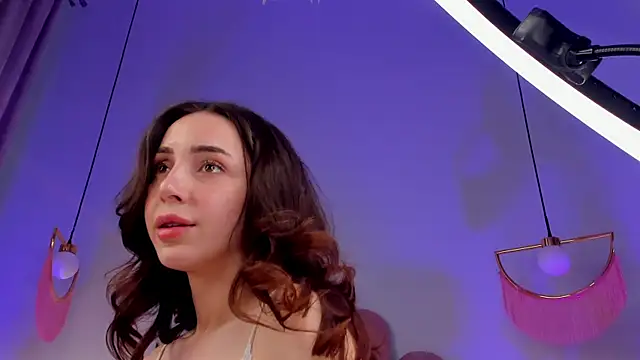 Živá chatovací místnost ElsaYoung