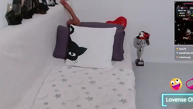 חדר צ'אט בשידור חי של NatyCleo
