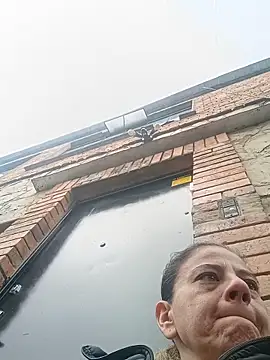 חדר צ'אט בשידור חי של sasi_luna