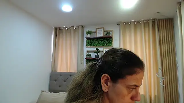 Sala de chat en directo de sasi_luna