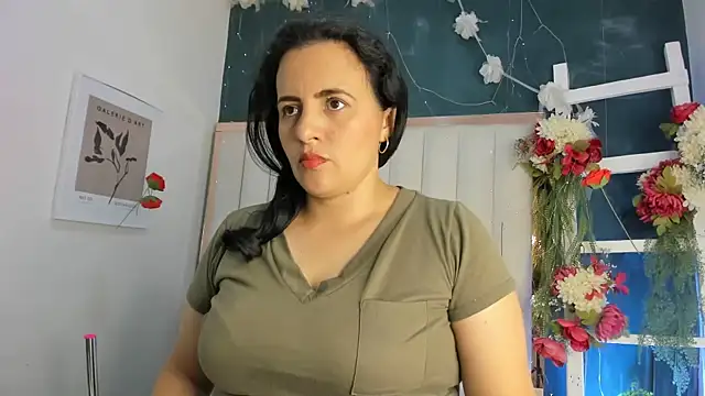 africa_holmes Adlı Modelin Canlı Sohbet Odası