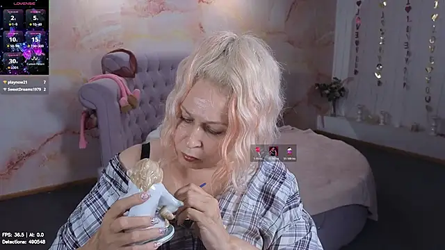 Penelope_Pinky Adlı Modelin Canlı Sohbet Odası