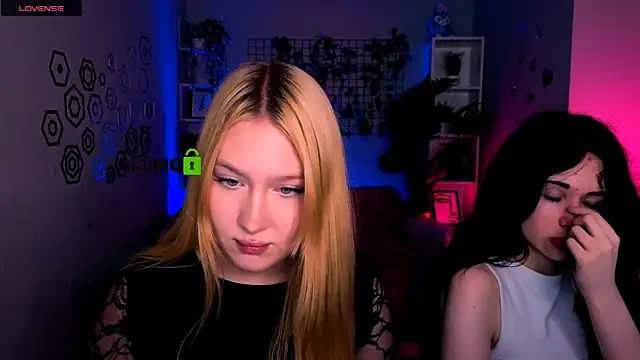 Živá chatovací místnost playful_sophie
