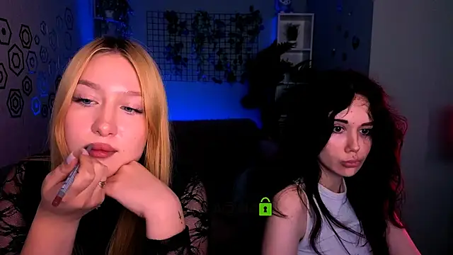 playful_sophie's Live Chat Room