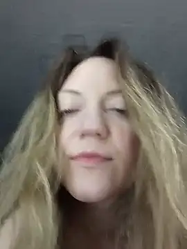 Sala de chat ao vivo de KattyLuuu