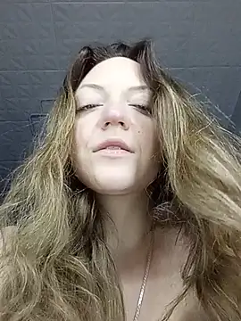 KattyLuuu Adlı Modelin Canlı Sohbet Odası