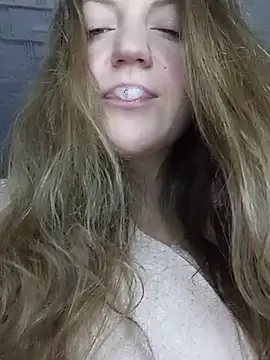 Chat soba uživo modela KattyLuuu
