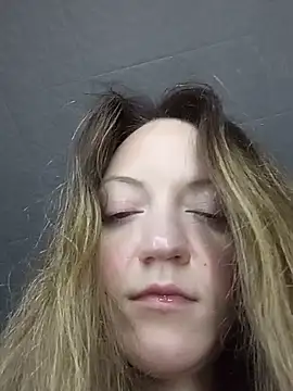 Sala de chat ao vivo de KattyLuuu