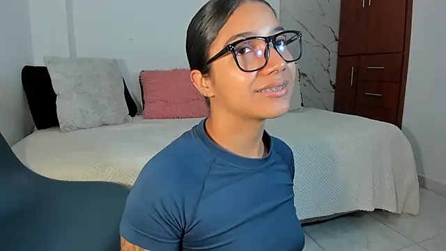 martina_roldam's Live Chat Room