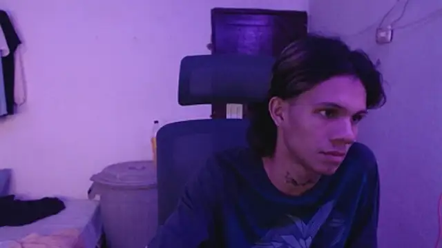 חדר צ'אט בשידור חי של andy_dan18