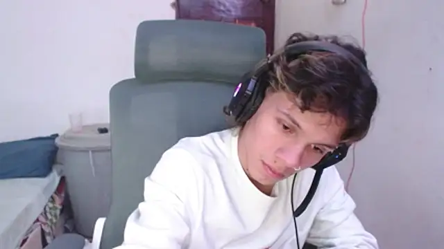 חדר צ'אט בשידור חי של andy_dan18