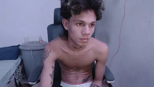 andy_dan18 Adlı Modelin Canlı Sohbet Odası