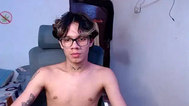 andy_dan18 Adlı Modelin Canlı Sohbet Odası