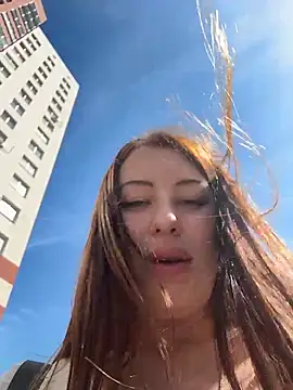 חדר צ'אט בשידור חי של AdinaKan