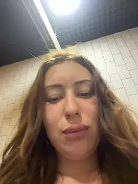 AdinaKan Adlı Modelin Canlı Sohbet Odası