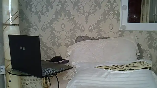 EllaJohnsonX's Live Chat Room