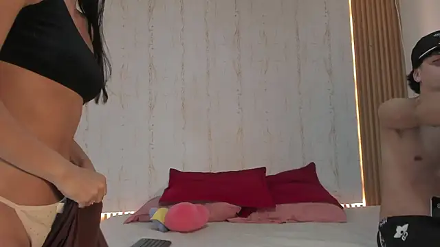 חדר צ'אט בשידור חי של two_milkyway