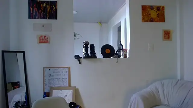 Maam_Ine Adlı Modelin Canlı Sohbet Odası