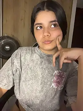 XXXAngella Adlı Modelin Canlı Sohbet Odası