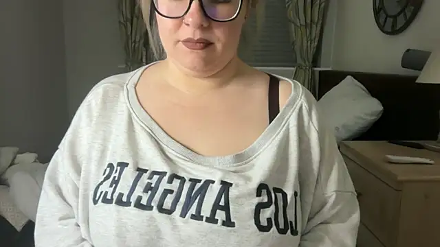 חדר צ'אט בשידור חי של IvyWifey