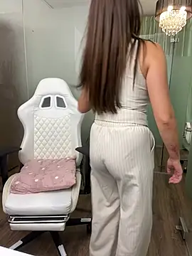 غرفة دردشة ClaraaJoy المباشرة