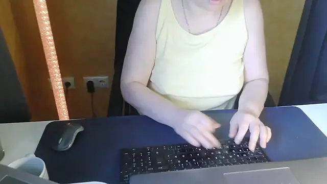 SweetPhoenix76 Live Chatraum