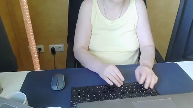 חדר צ'אט בשידור חי של SweetPhoenix76