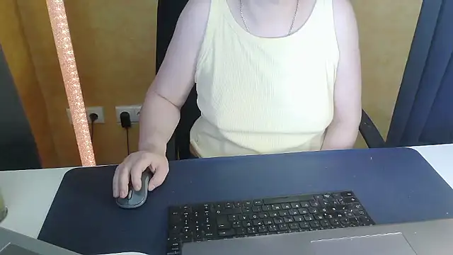 Živá chatovací místnost SweetPhoenix76