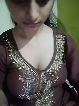 Piya_Ji Adlı Modelin Canlı Sohbet Odası