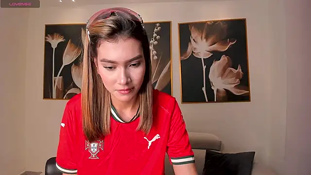 ห้องแชทสดของ NiaSalvatore