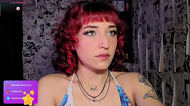 NickiYoung Adlı Modelin Canlı Sohbet Odası