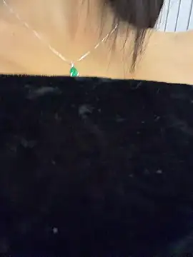 חדר צ'אט בשידור חי של Maddy_Jones