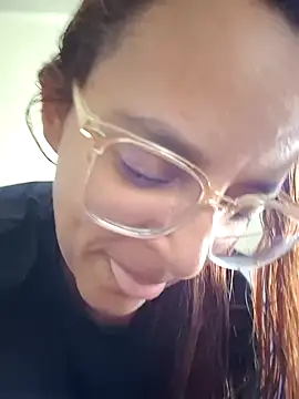 חדר צ'אט בשידור חי של AliceRuivinha2