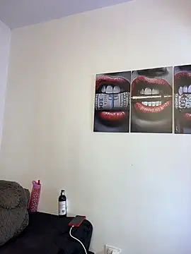 downsonMia Cameră chat live