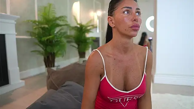 Živá chatovací místnost MyaBlack