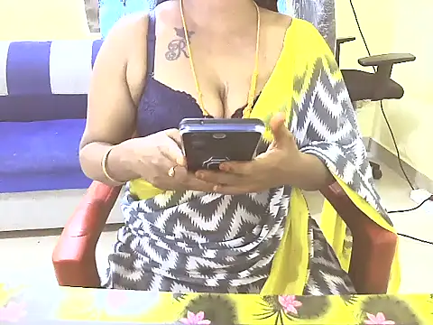Tamilsriyazhini's Live Chat Room