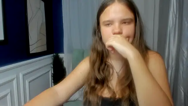 חדר צ'אט בשידור חי של AdeleCruz