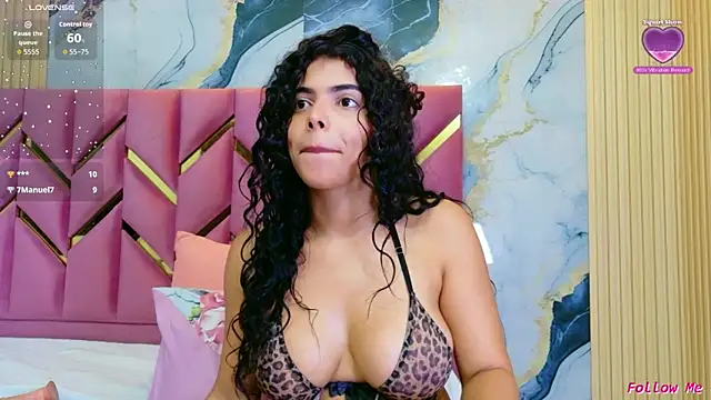 חדר צ'אט בשידור חי של hotiergirl