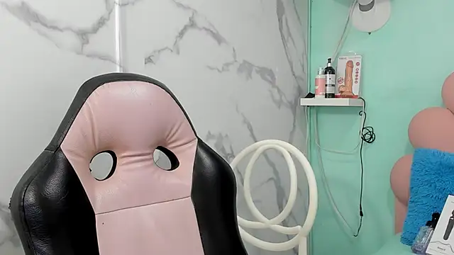 Maylin_horny19's Live Chat Room