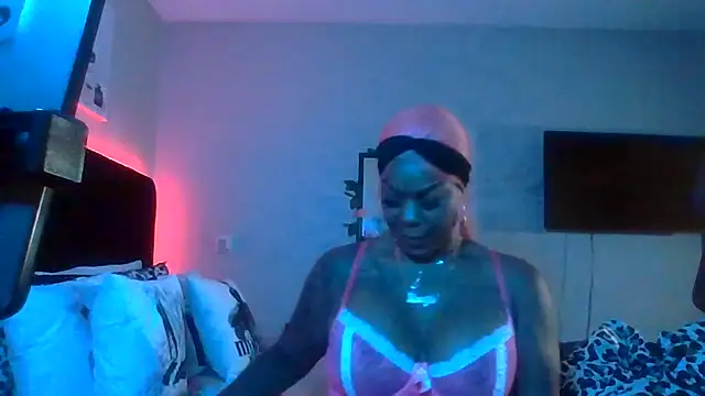TattedBeautyCakz's Live Chat Room
