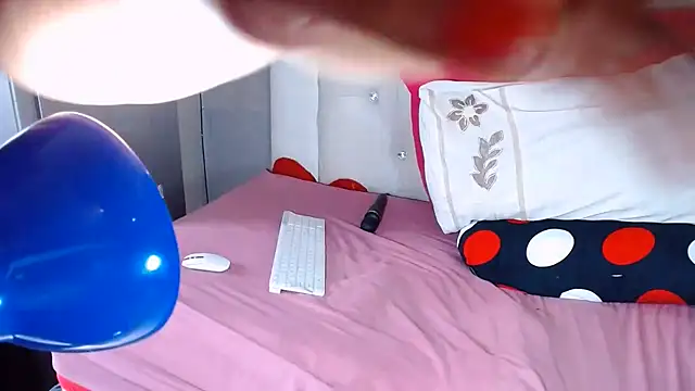 חדר צ'אט בשידור חי של omalicha98