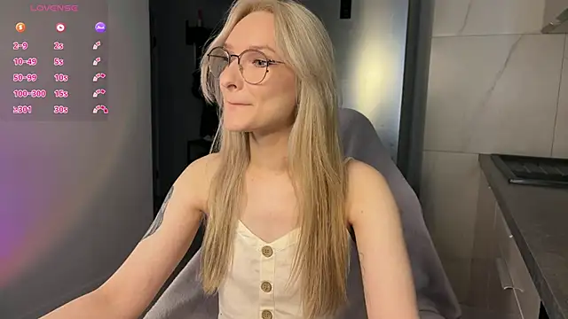dontouchmyass' Live Chat Room