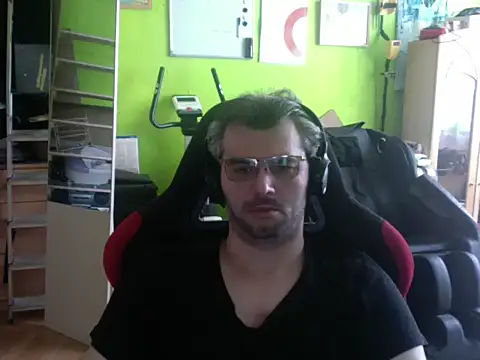 Pokazy przed seks kamerką na żywo – stary-w-kalesonach