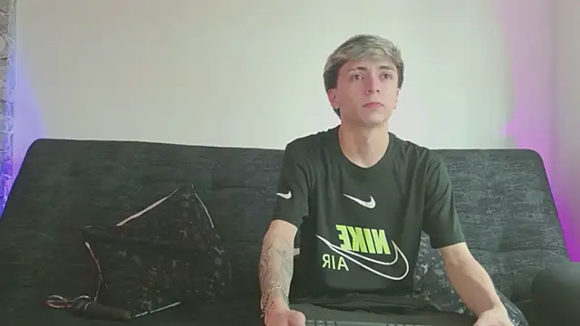 ethan_and_ava élő chatszobája