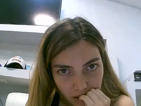 חדר צ'אט בשידור חי של VittoriaTaylor