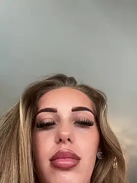 Živá chatovací místnost SexySofia_69