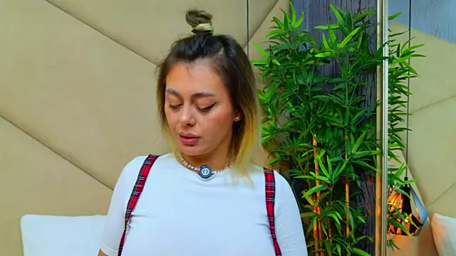 غرفة دردشة ChloeFrost المباشرة