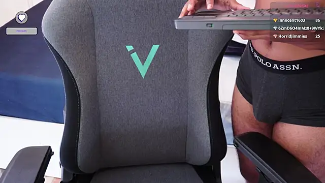 Živá chatovací místnost akiraflame