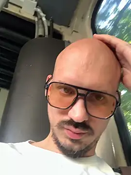 חדר צ'אט בשידור חי של AssHunter4k
